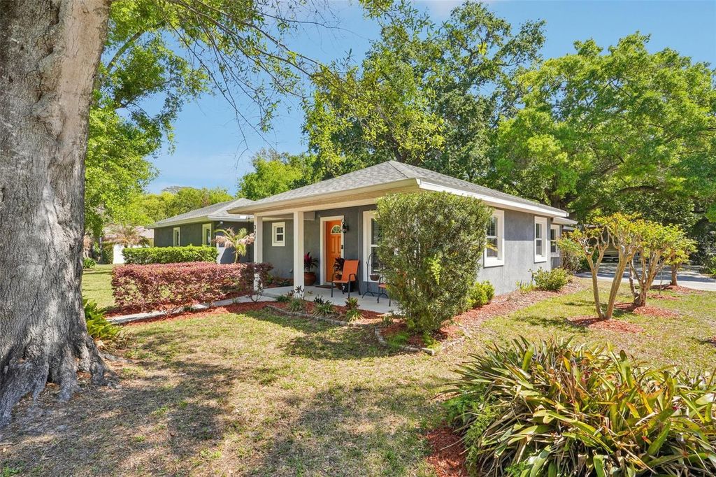 Photo of 327 S Lakeview Avenue, Winter Garden, FL 34787 (MLS # O6394438)