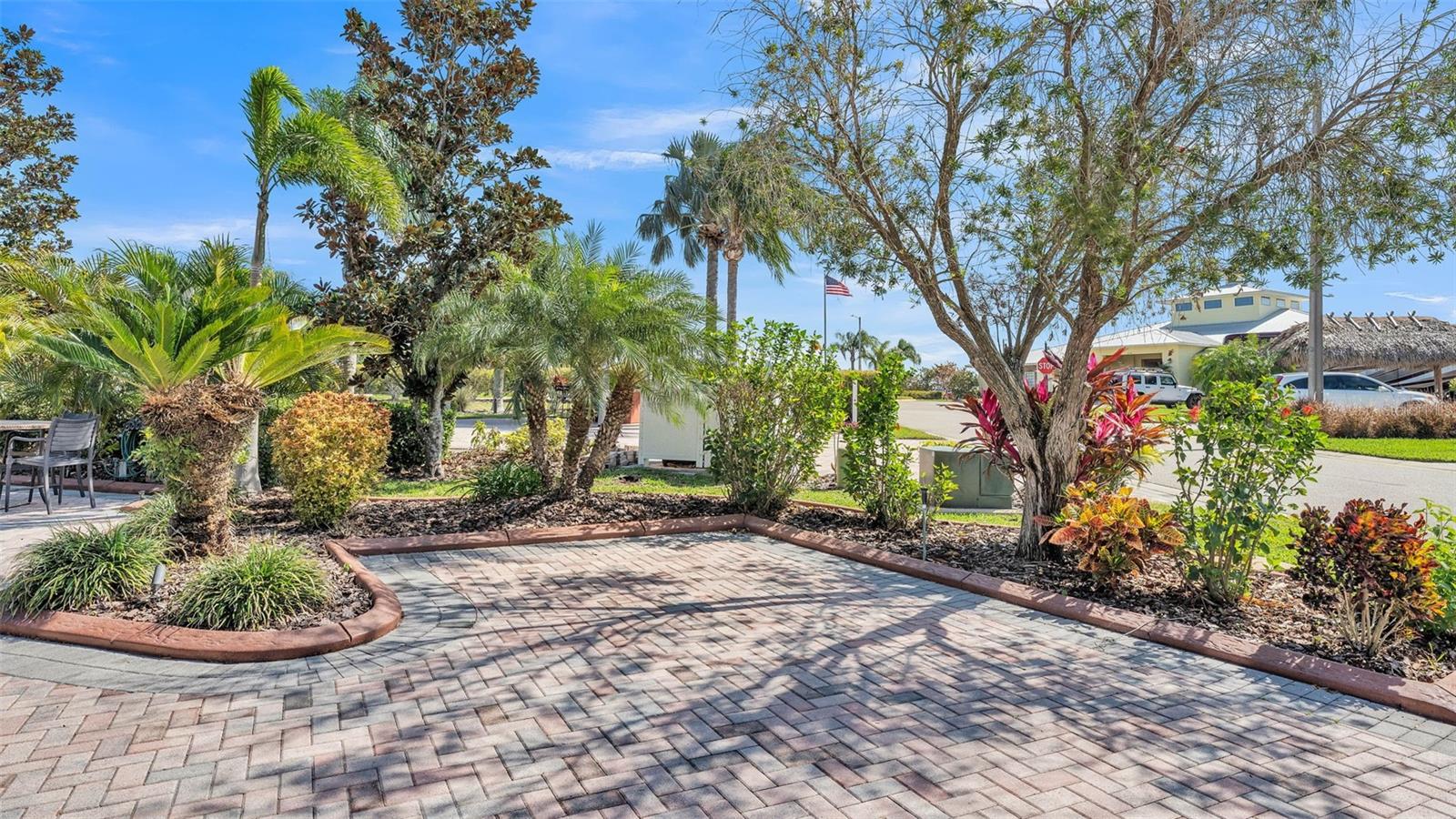 BAY LAKE RESIDENCE - Land