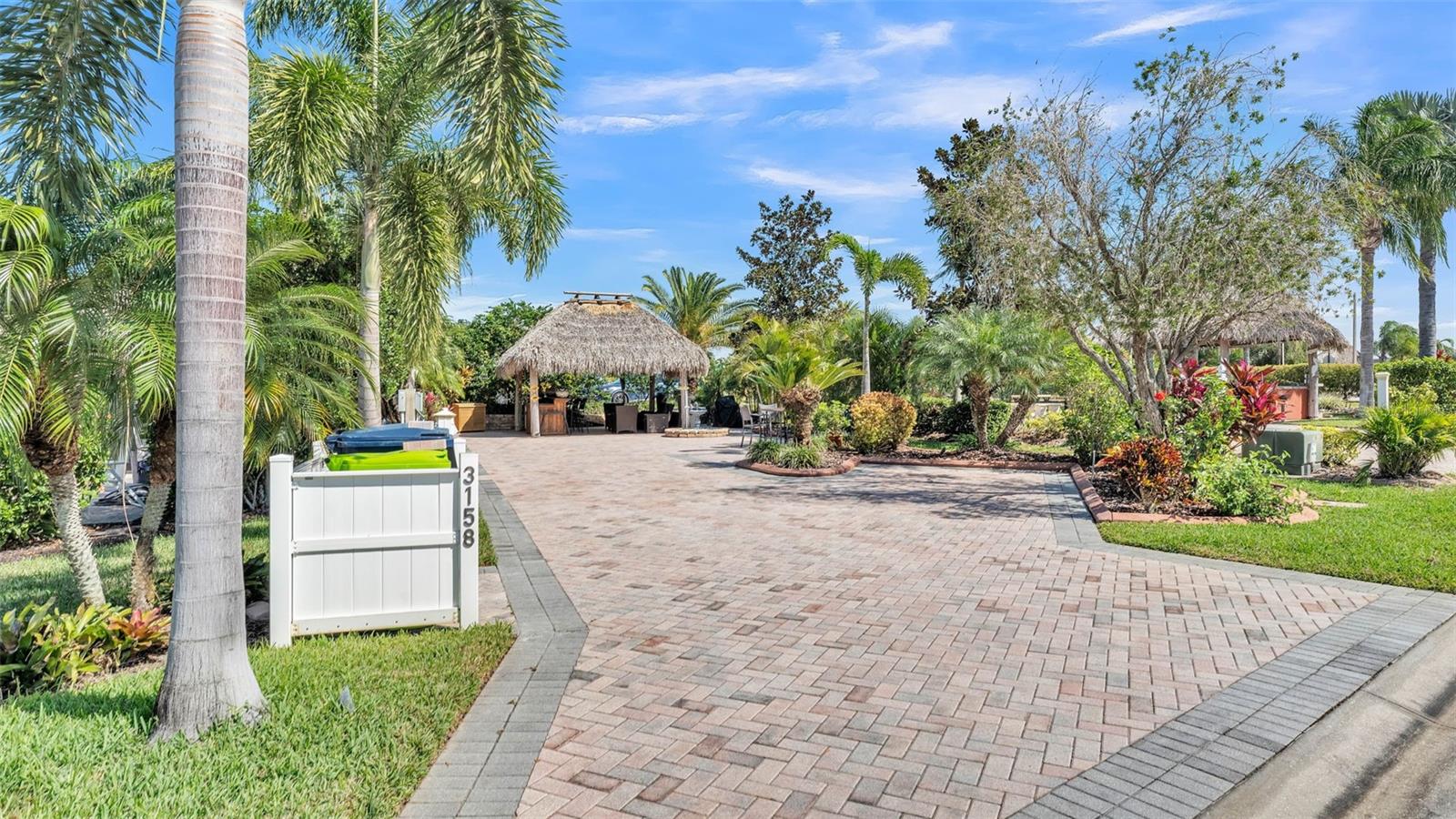 BAY LAKE RESIDENCE - Land