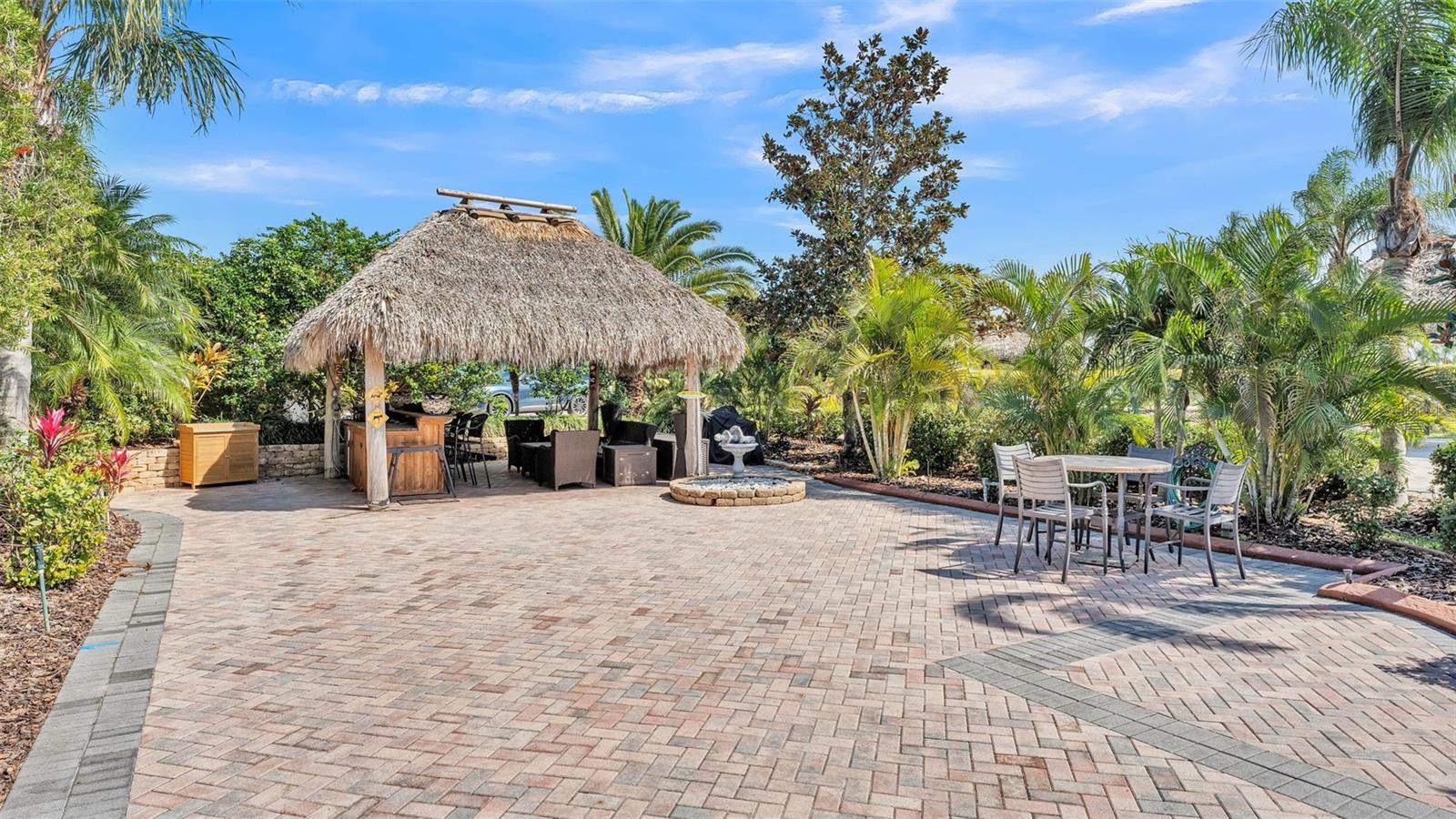 BAY LAKE RESIDENCE - Land