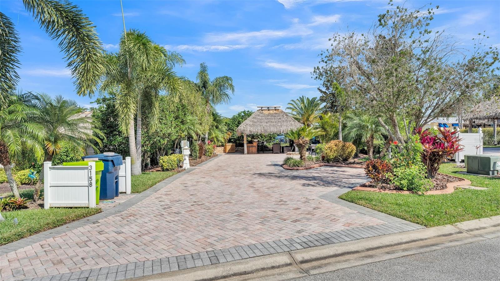 BAY LAKE RESIDENCE - Land