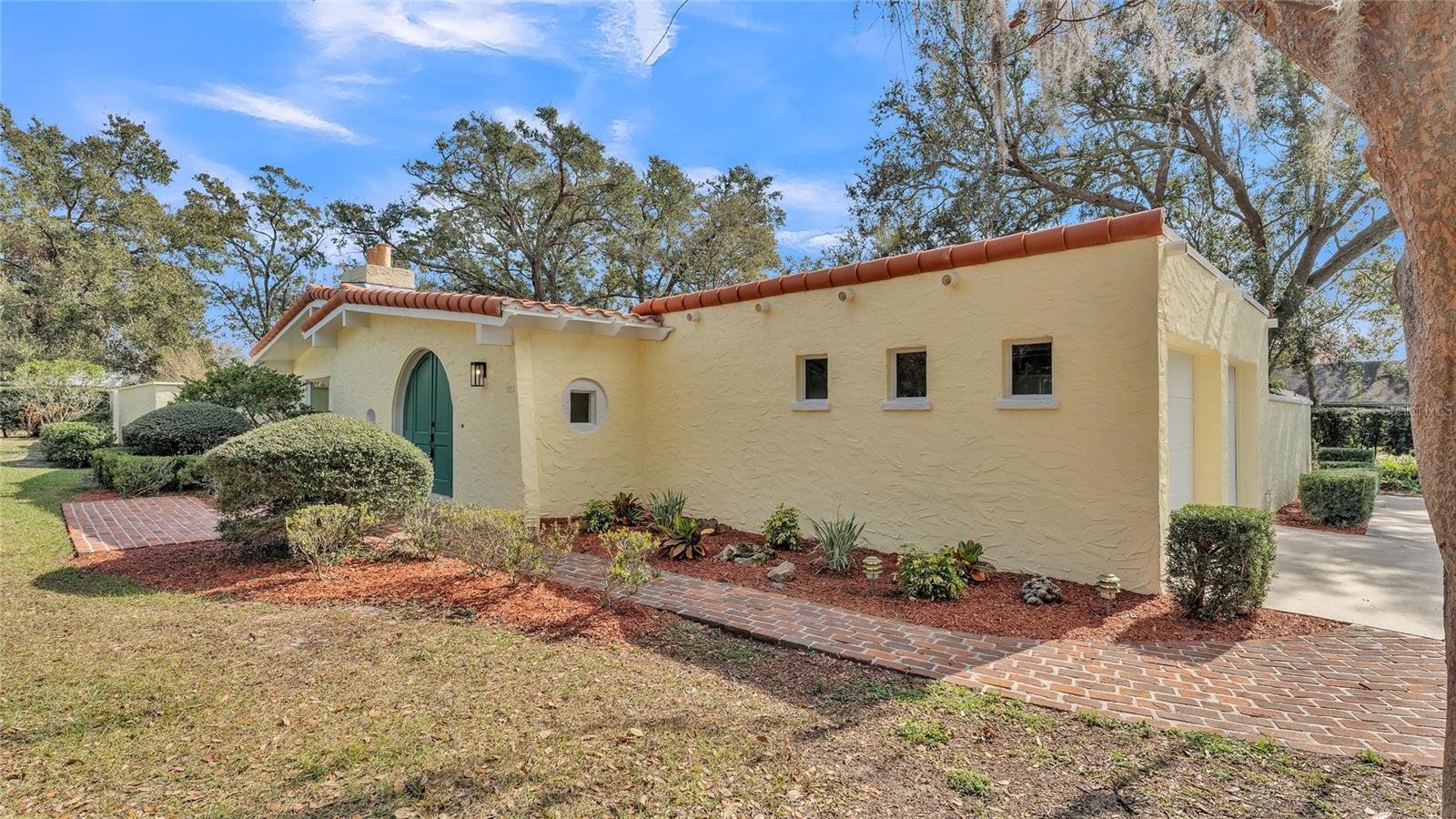 513 E HIGHLAND DRIVE