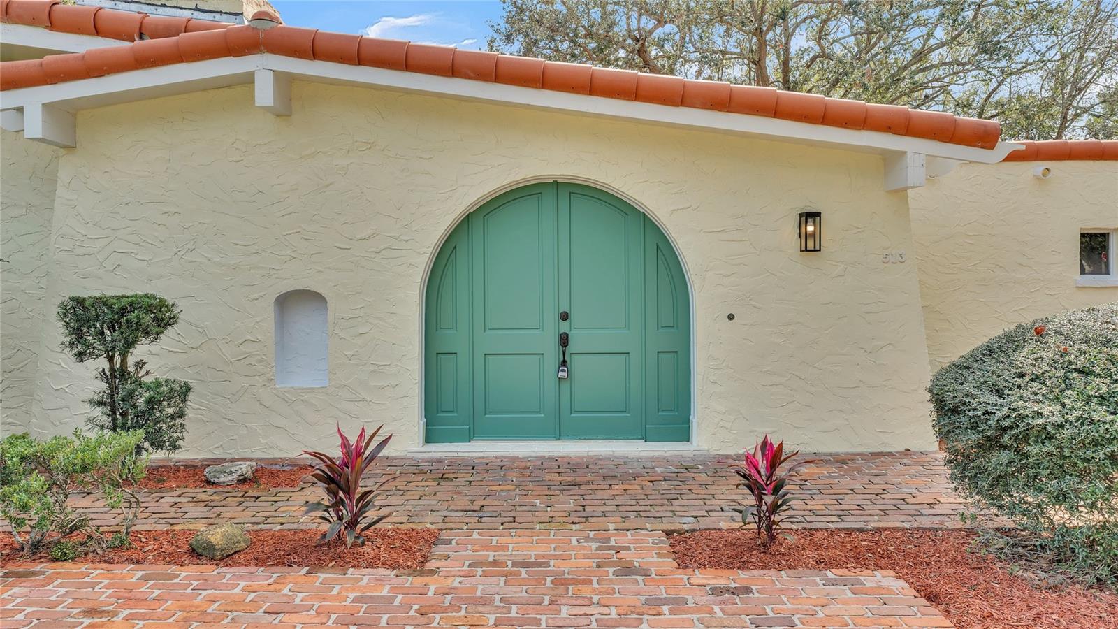 513 E HIGHLAND DRIVE