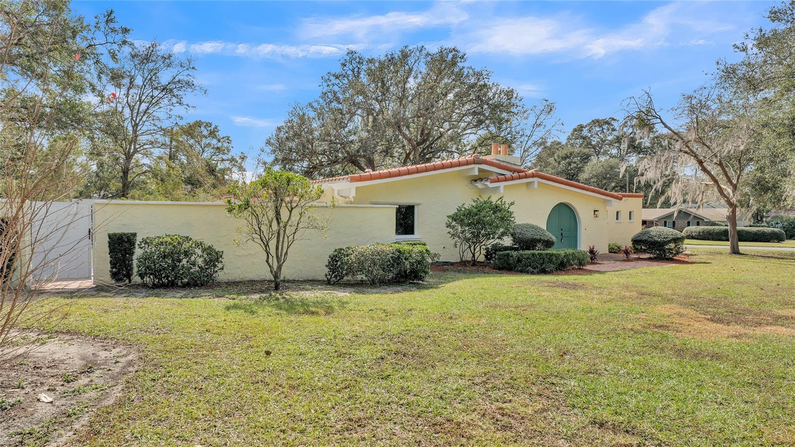 513 E HIGHLAND DRIVE