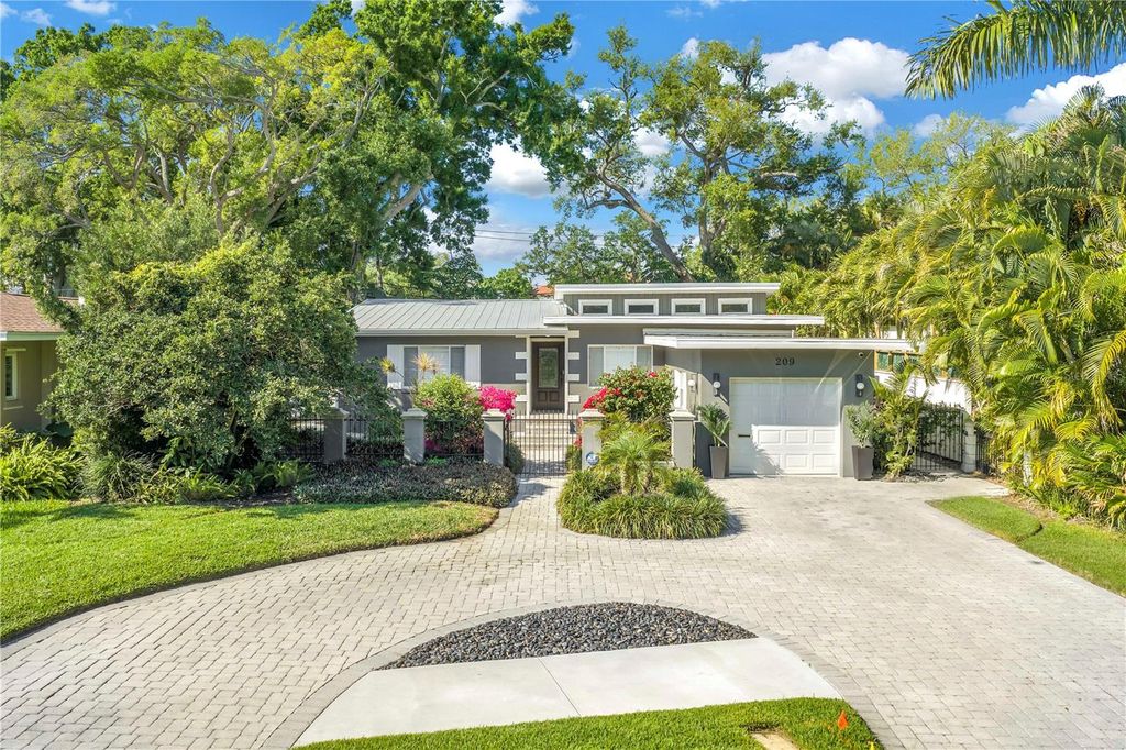 Photo of 209 Bandera Way NE, St Petersburg, FL 33704 (MLS # TB8492037)