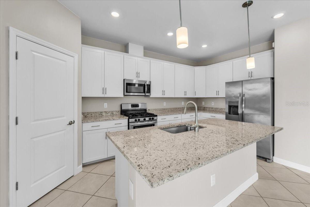 LORRAINE LAKES - Residential Lease