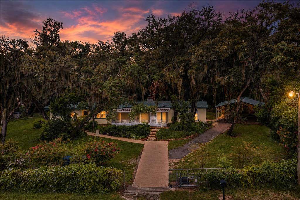 Photo of 490 Twin Lakes Boulevard, Lake Alfred, FL 33850 (MLS # P4939524)