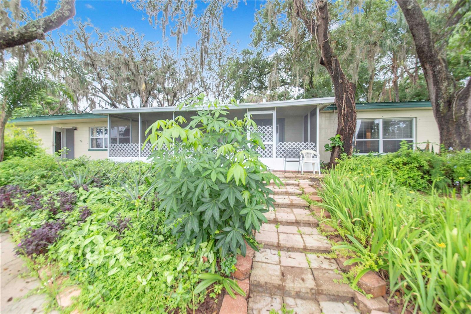 490 TWIN LAKES BOULEVARD