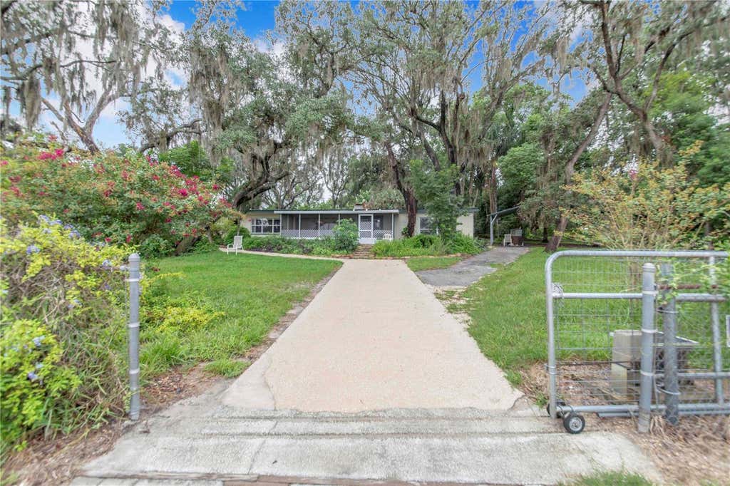 Photo of 490 Twin Lakes Boulevard, Lake Alfred, FL 33850 (MLS # P4939524)
