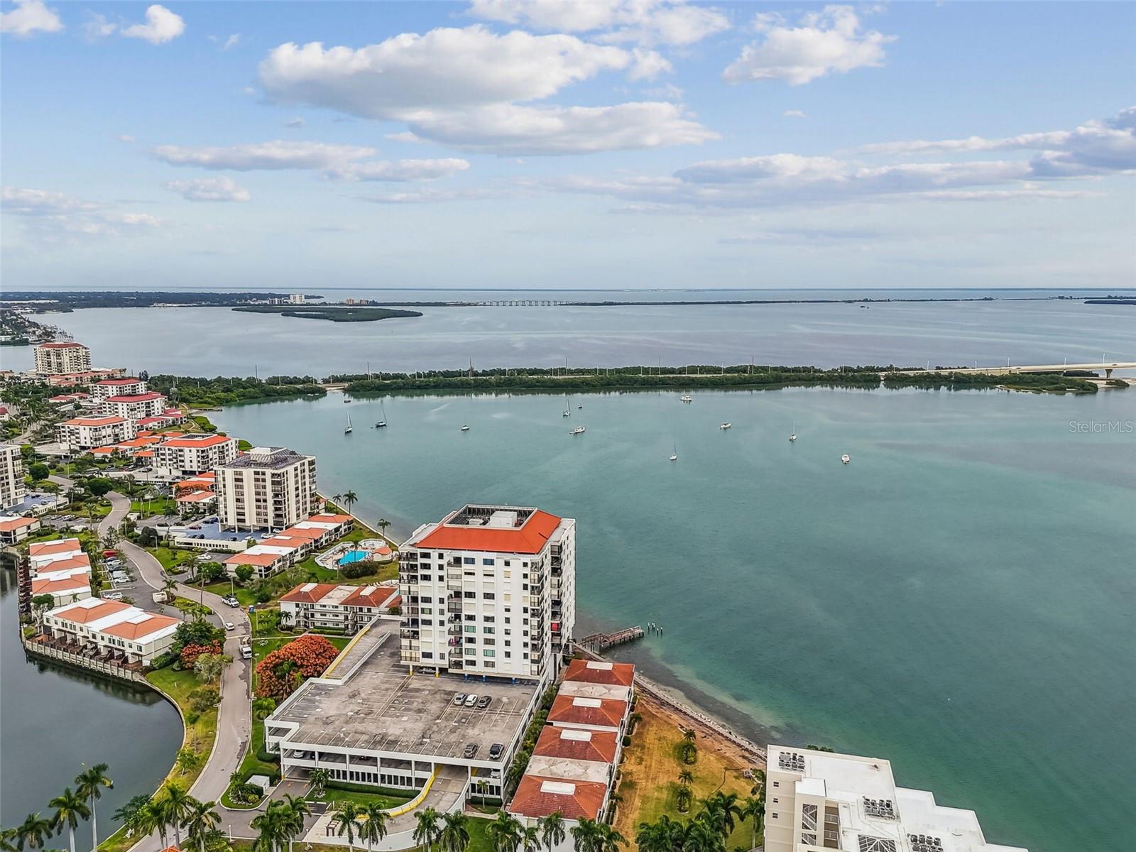 BAHIA DEL MAR IV - Residential