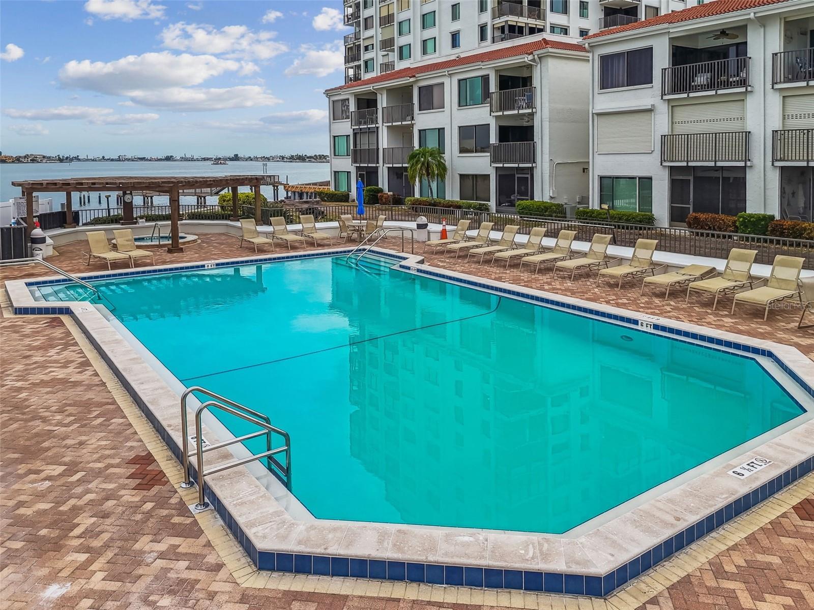 BAHIA DEL MAR IV - Residential