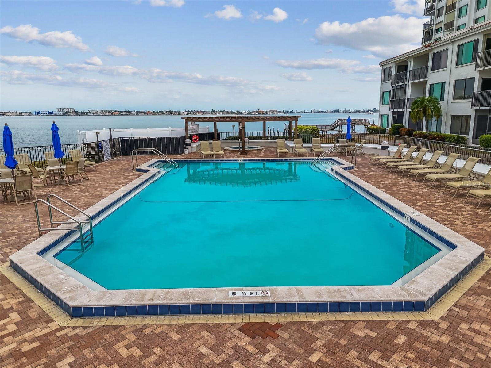 BAHIA DEL MAR IV - Residential