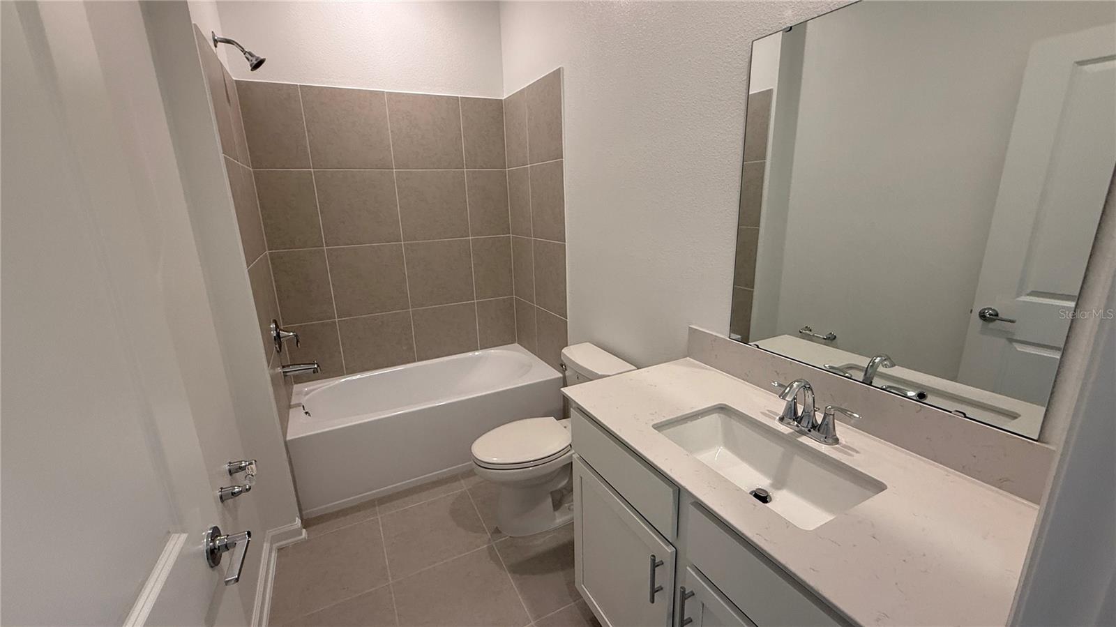 WELLNESS RIDGE PHASE 3 PB 85 PG 28-38 LOT 998 ORB - Residential Lease