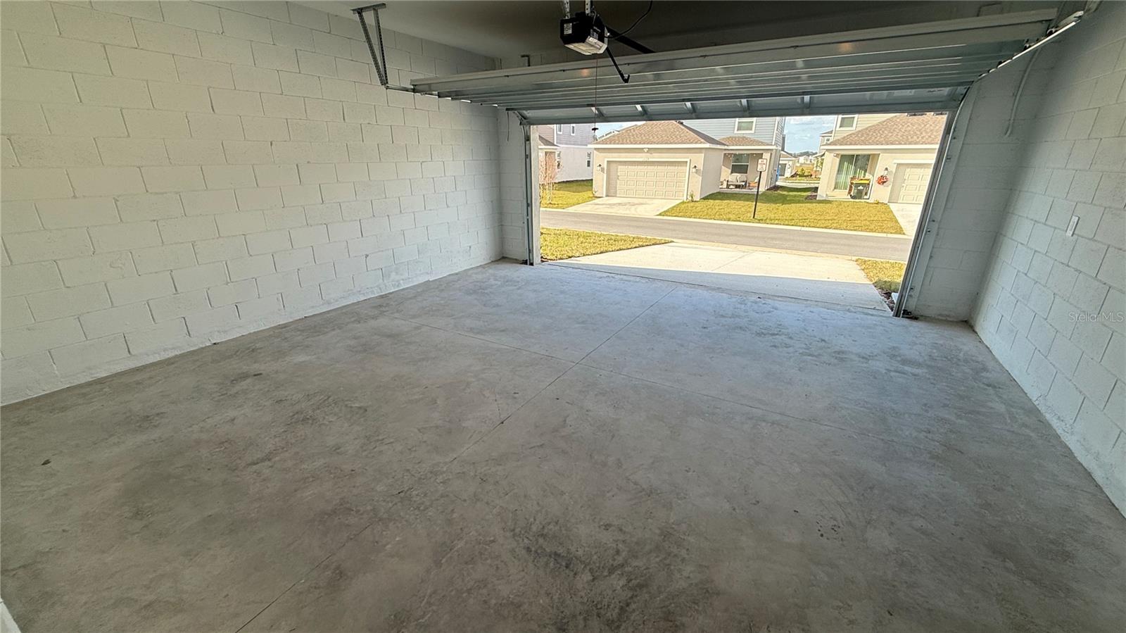 WELLNESS RIDGE PHASE 3 PB 85 PG 28-38 LOT 998 ORB - Residential Lease