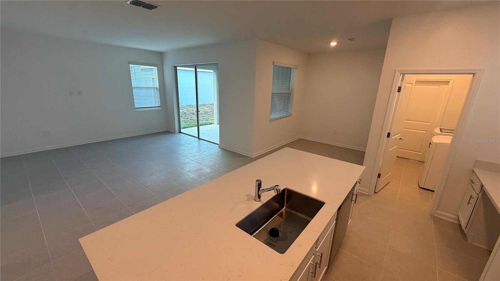 WELLNESS RIDGE PHASE 3 PB 85 PG 28-38 LOT 998 ORB - Residential Lease