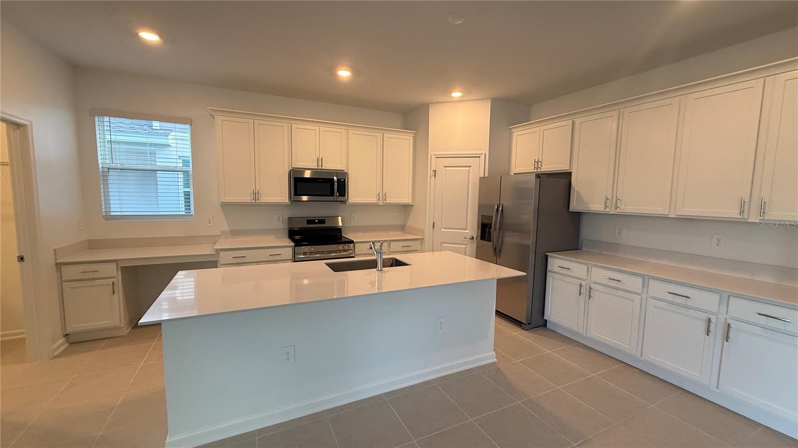 WELLNESS RIDGE PHASE 3 PB 85 PG 28-38 LOT 998 ORB - Residential Lease