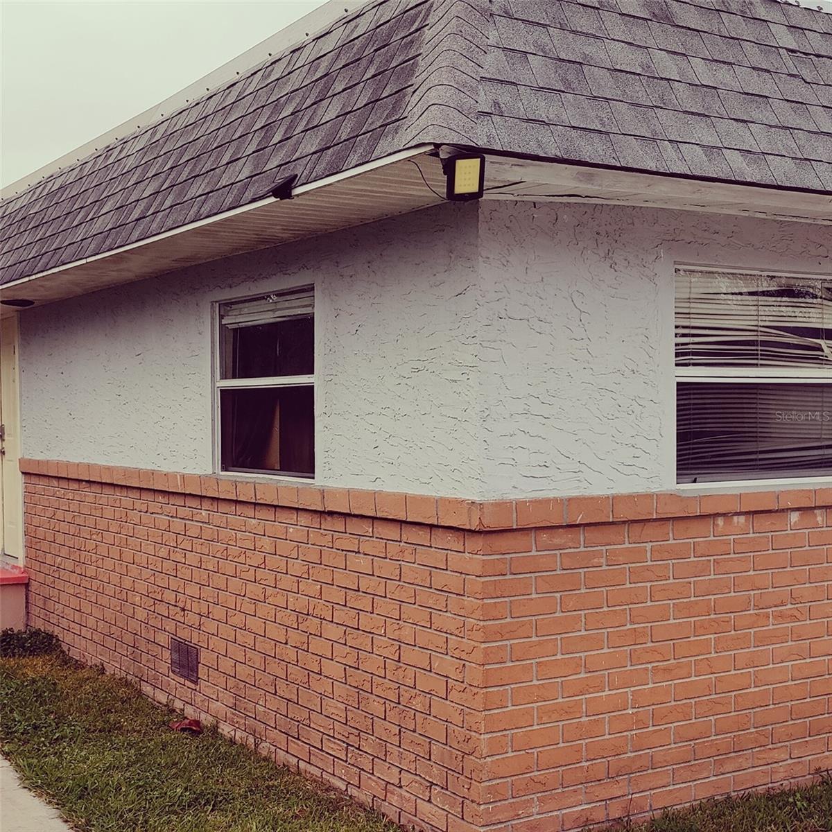 Lakefront: 1 bedroom, 1 bath $850/month. No smoking & no pets. Available September 1st, 2025.