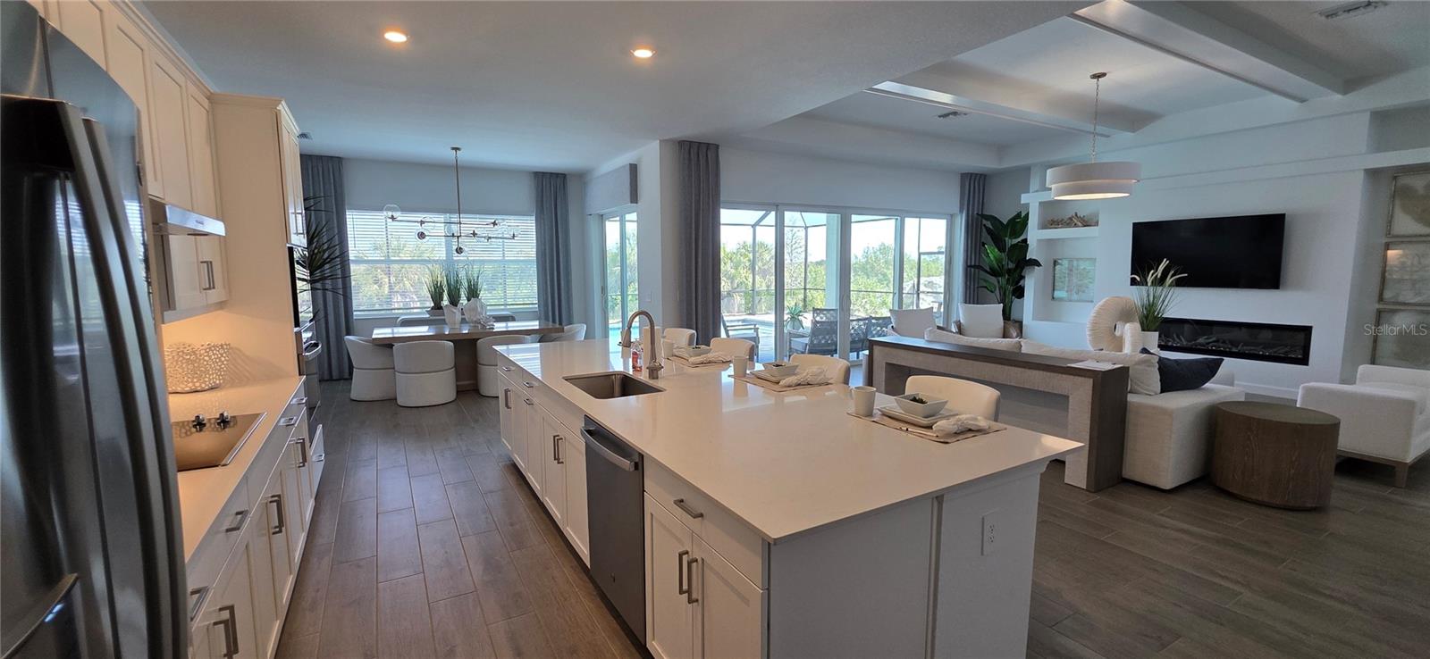 HARBOR EAST - Residential