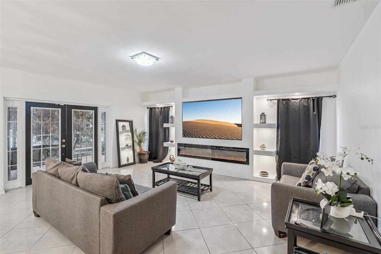 BANYAN COVE/CYPRESS WOODS - Residential