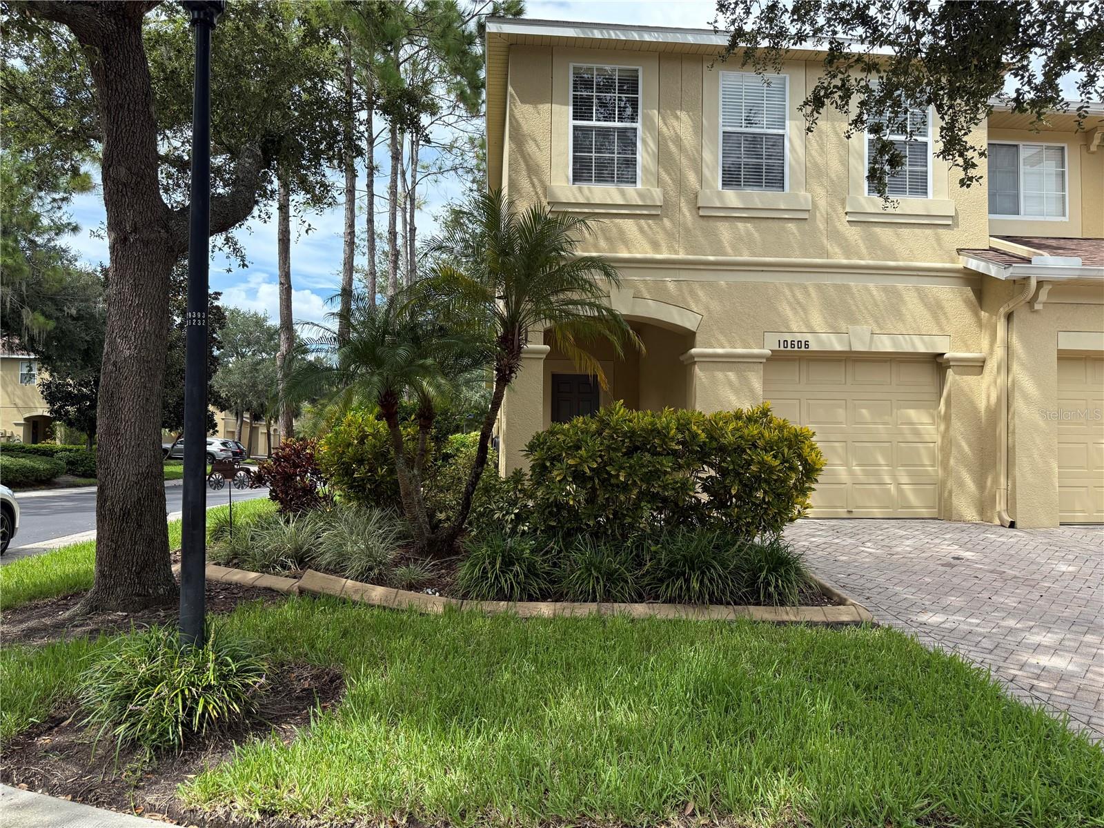 Beautiful and Spacious Townhouse for Rent!
This spacious 3-bedroom corner-unit townhome is located in a secure, gated community in Riverview, FL. ONE CAR ATTACHED GARAGE!
The inviting layout features a large living room, a dedicated dining room, and a well-appointed kitchen on the first floor. Upstairs, you’ll find three comfortable bedrooms and a versatile loft, all enhanced by the extra natural light a corner unit provides.
Enjoy fantastic community amenities, including a refreshing pool and a convenient dog-walking area! The prime location offers ultimate convenience—just minutes from shopping, restaurants, I-75, and US-301.
This townhome perfectly blends space, security, and accessibility, making it an ideal property available for immediate occupancy.
Application Fee: $75 for each adult (subject to landlord approval).
Requirements: Good credit, clean background, proof of income, and no eviction record.