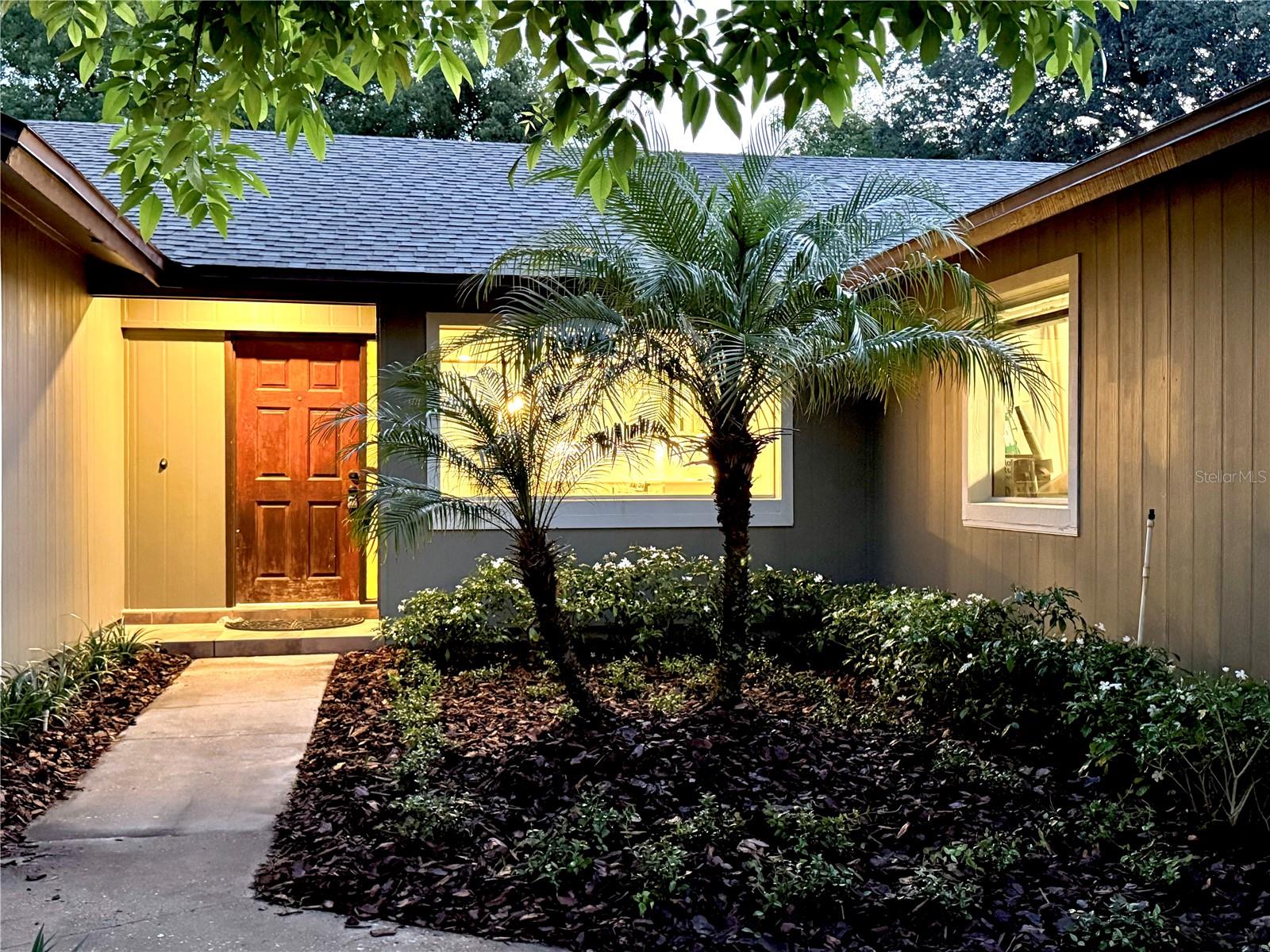 8825 LARWIN LANE