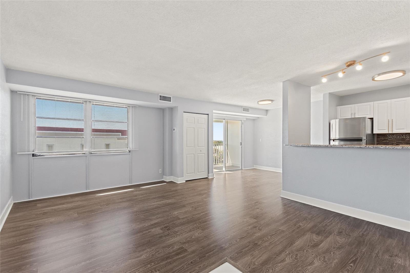 WAVE THE CONDO - Residential Lease