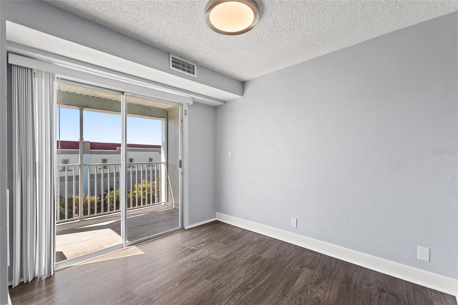 WAVE THE CONDO - Residential Lease