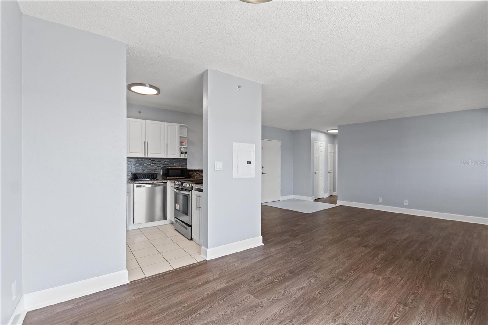 WAVE THE CONDO - Residential Lease