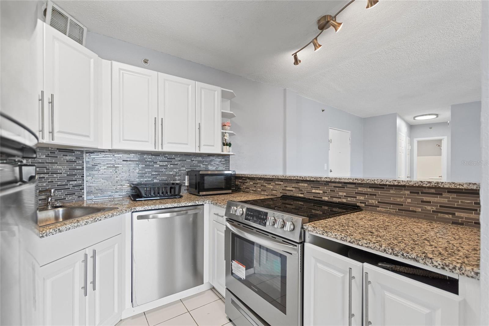 WAVE THE CONDO - Residential Lease