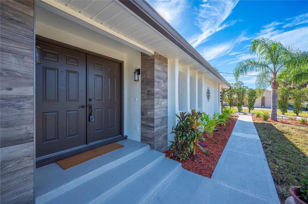 Photo of 5614 Lazy Creek Drive, Lakeland, FL 33811 (MLS # L4957579)