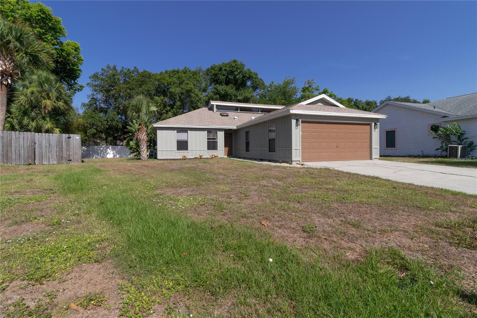 8232 COUNTRY OAKS COURT