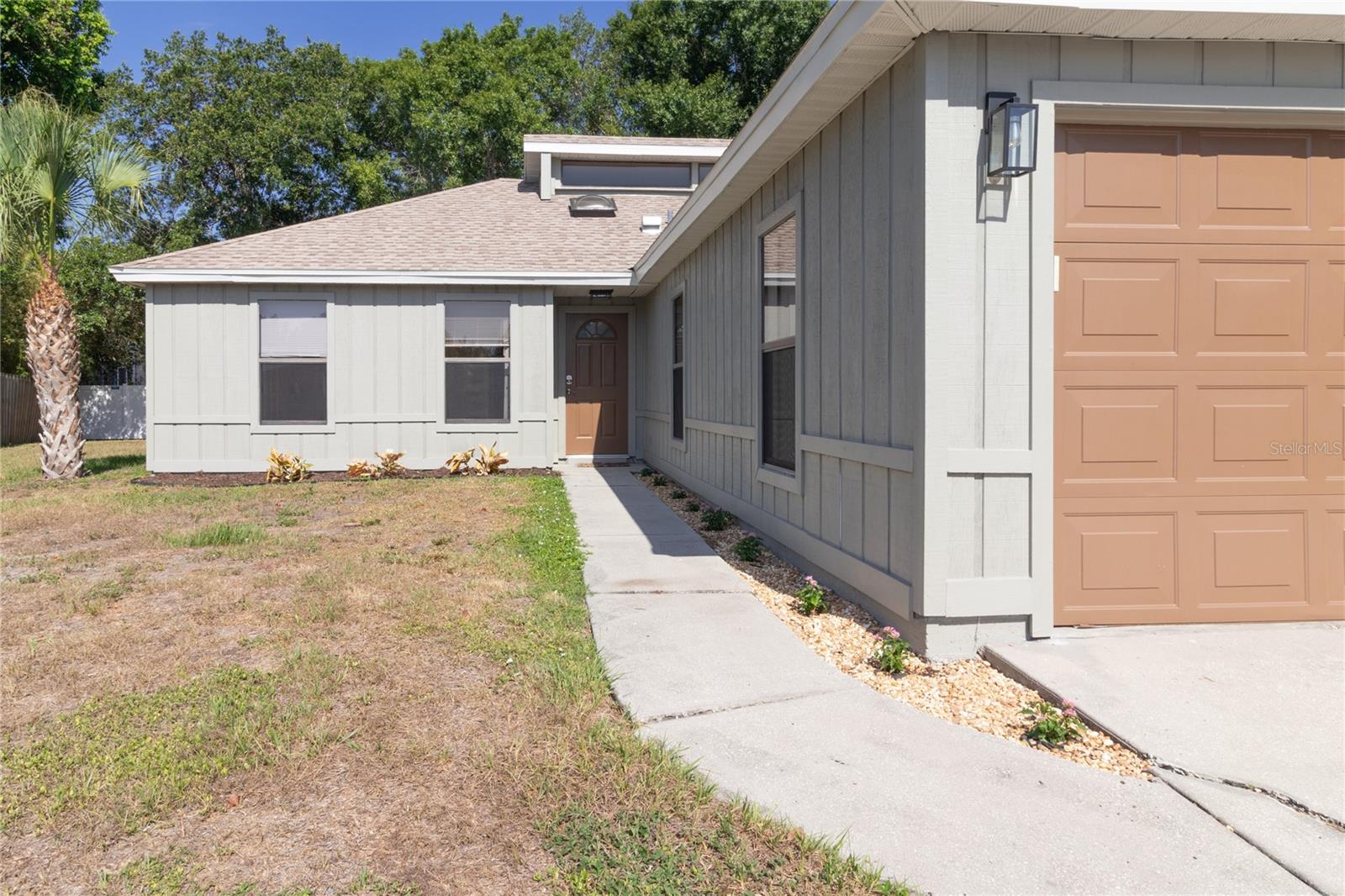 8232 COUNTRY OAKS COURT
