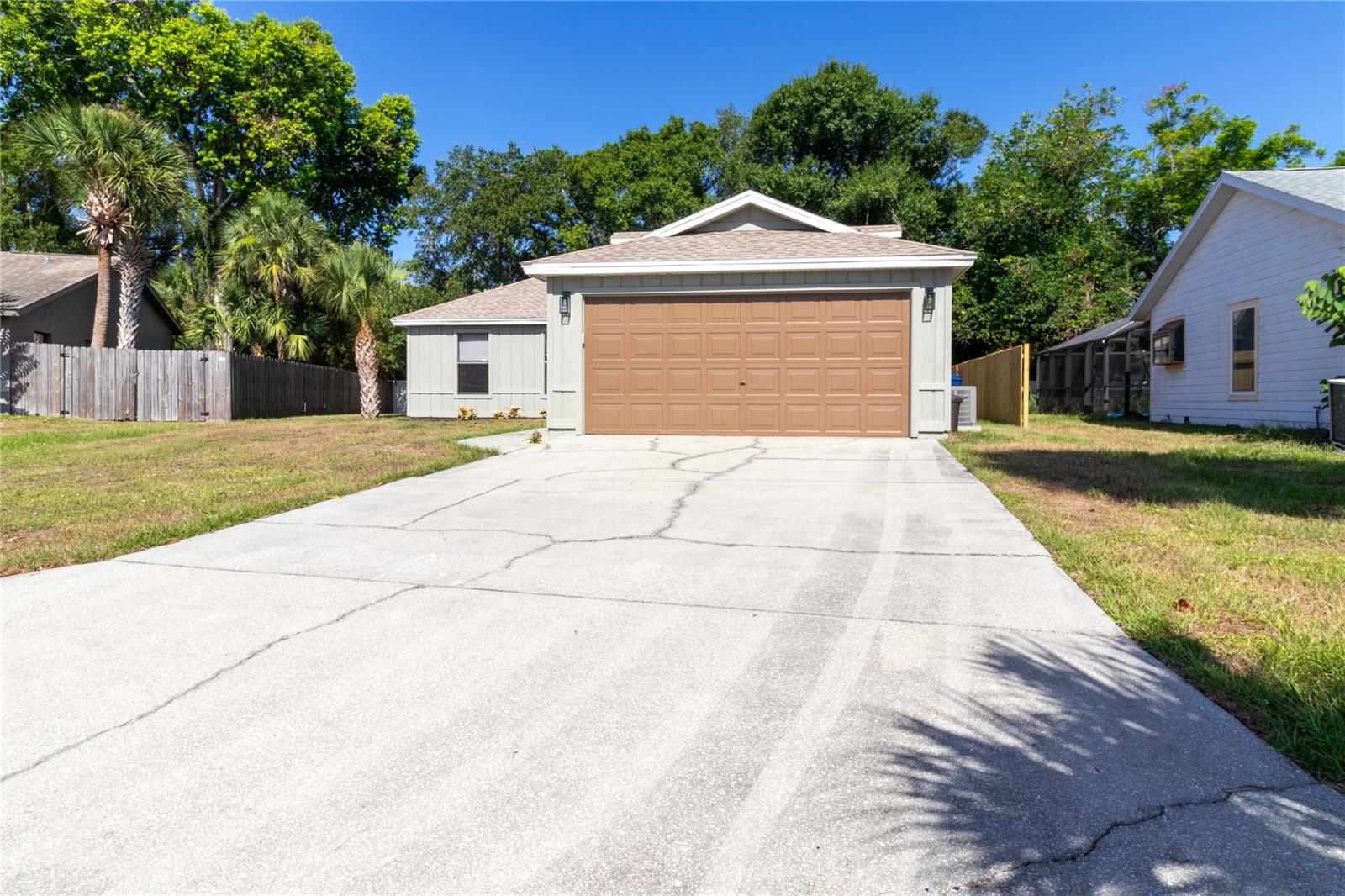 8232 COUNTRY OAKS COURT
