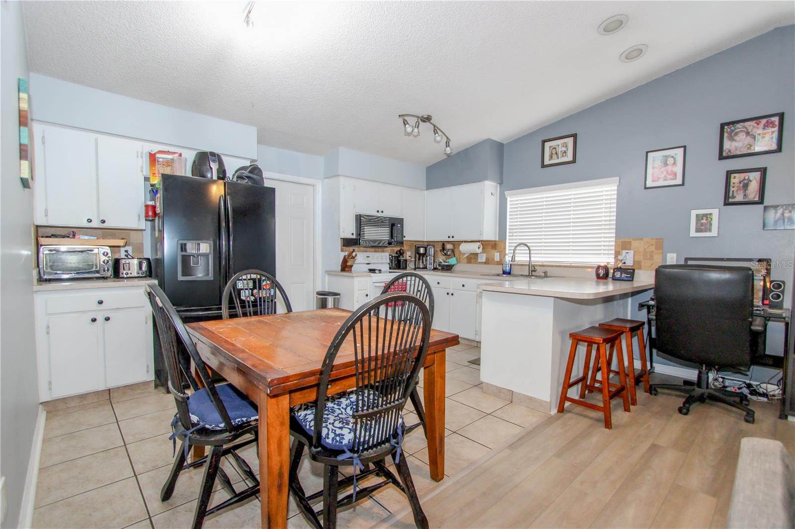 SCHOOLVIEW ESTATES UNIT 2 - Residential