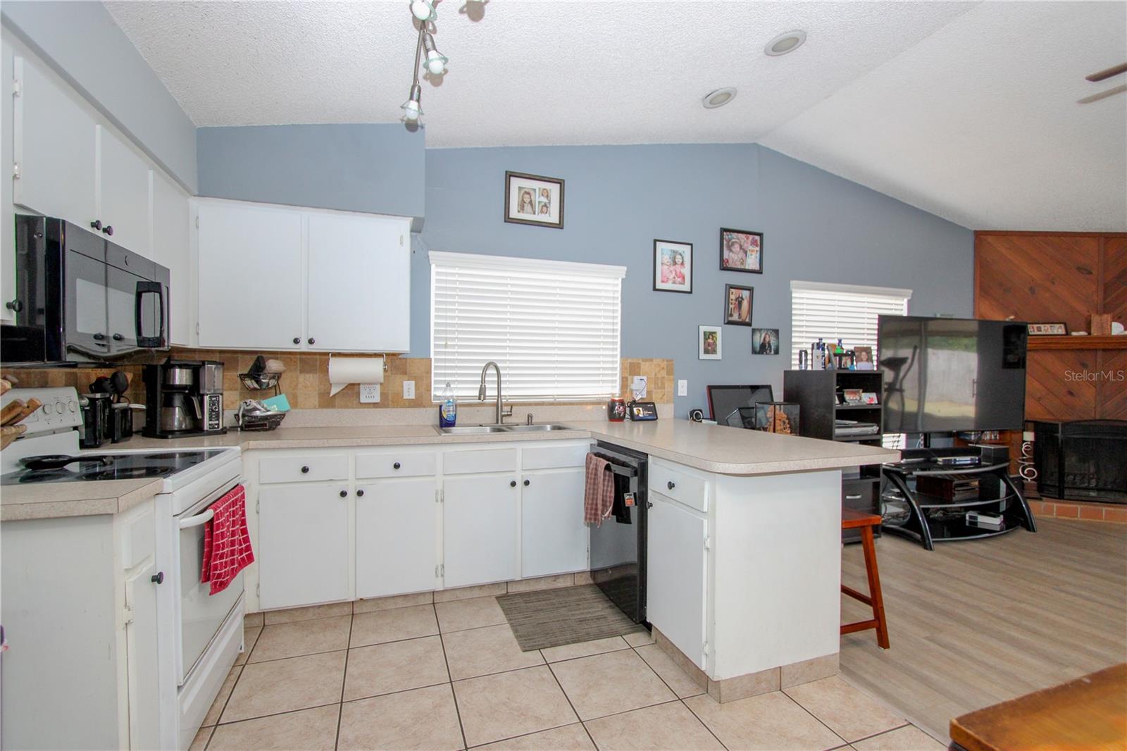 SCHOOLVIEW ESTATES UNIT 2 - Residential