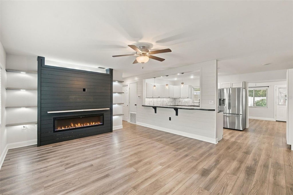 Photo of 930 Dora Avenue, Tavares, FL 32778 (MLS # V4951467)