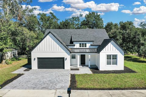 A home in AUBURNDALE