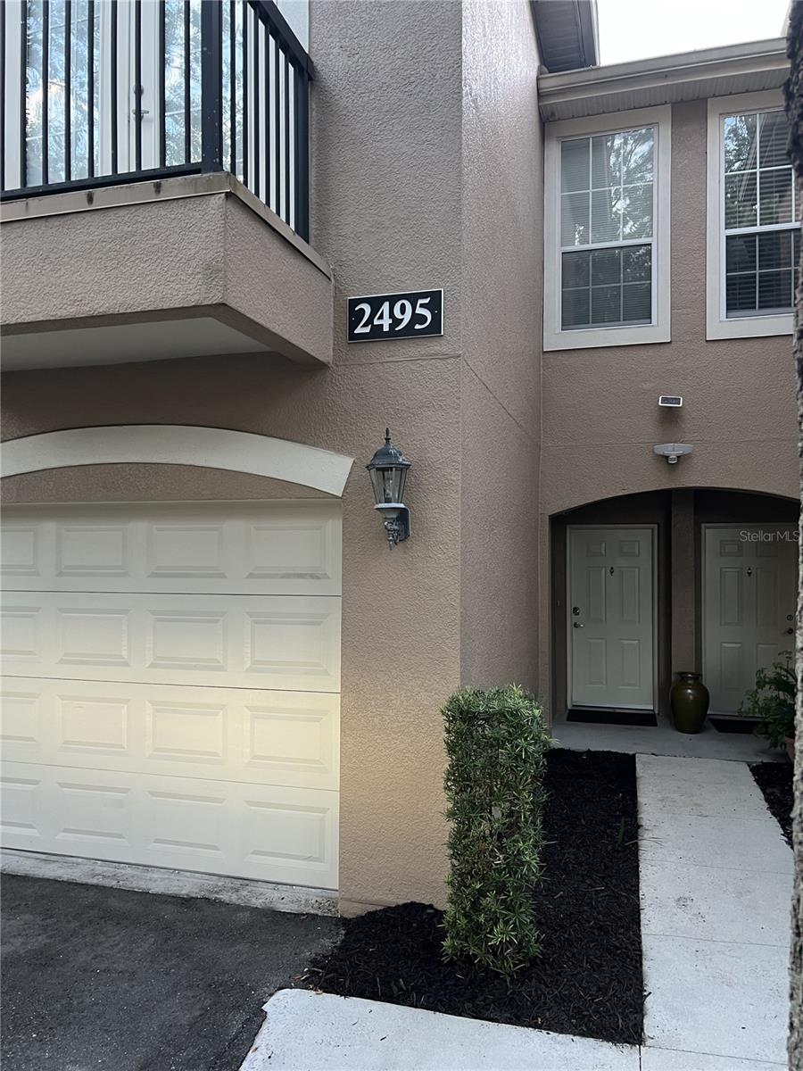 Meticulously maintained and conveniently located, this condo/townhouse has Your New Home or Investment written all over it. This 2bd/2.5ba floor
plan has private bathrooms in each of the bedroom. Most interior finishes, flooring, carpet and appliances have been recently upgraded. The A/C unit
is BRAND NEW! And the roof has been replaced within the year. This move in ready condo is situated very close to the university as well as all the
shopping and leisure the area has to offer. Book your showing today!