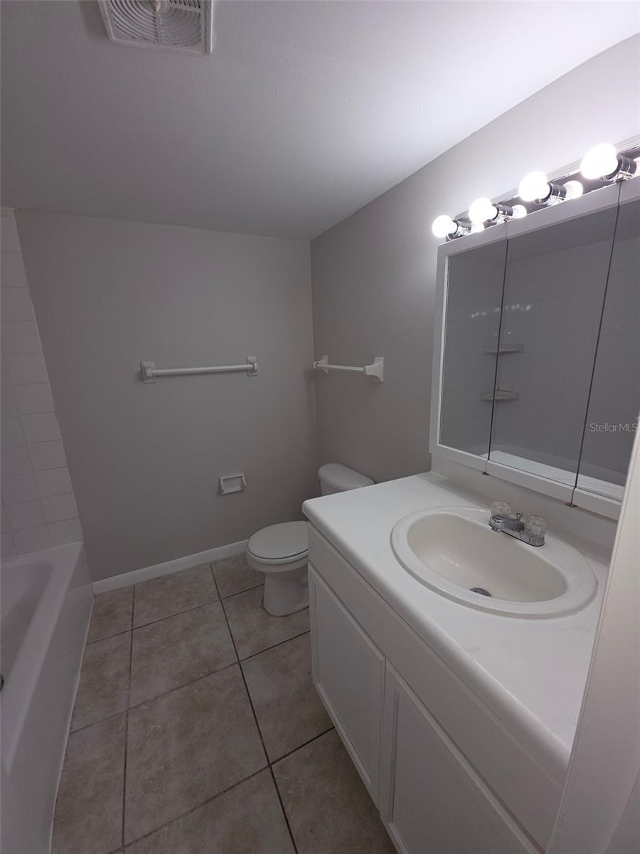WEATHERLY YACHT CLUB CONDO AT LAKE - Residential
