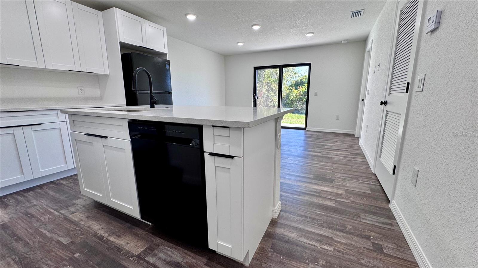 HARBOUR HEIGHTS - Residential Income