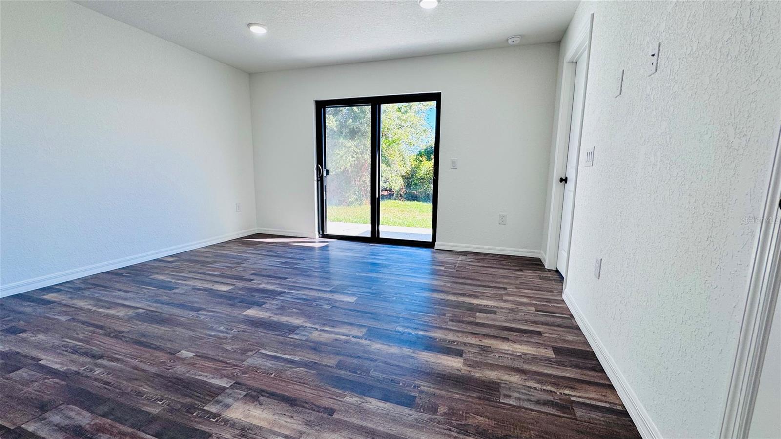 HARBOUR HEIGHTS - Residential Income