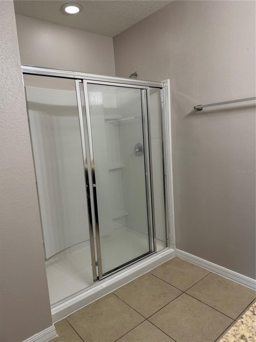 LAKESIDE LANDINGS PH 01 - Residential Lease