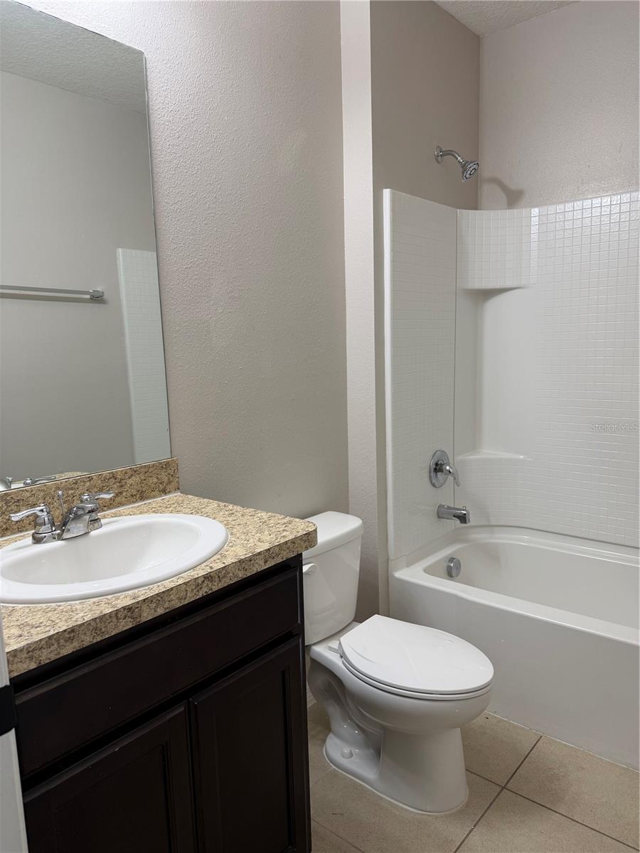 LAKESIDE LANDINGS PH 01 - Residential Lease