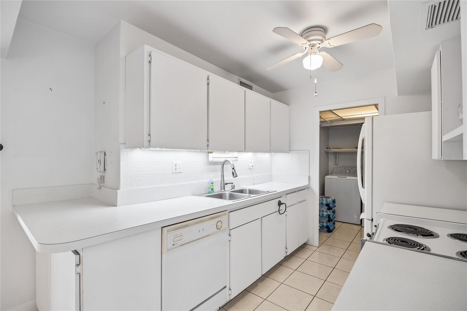 PARADISE ISLAND TOWERS CONDO - Residential