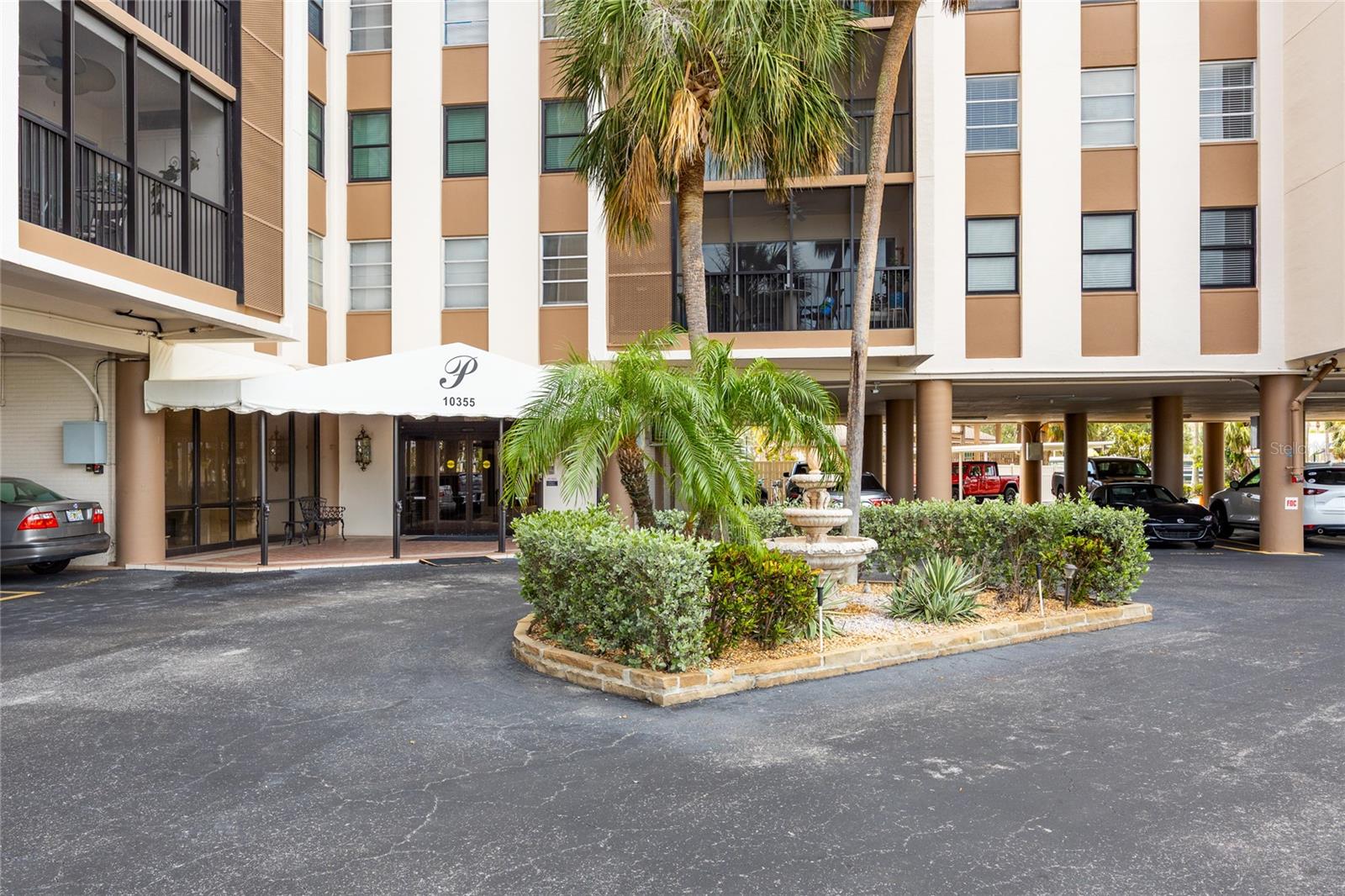 PARADISE ISLAND TOWERS CONDO - Residential