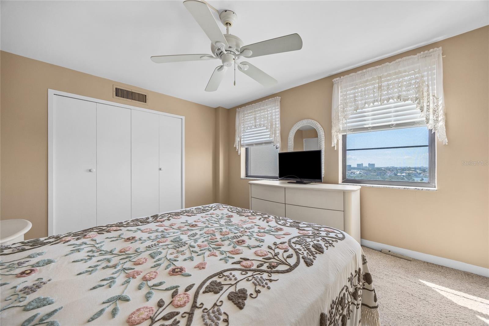 PARADISE ISLAND TOWERS CONDO - Residential