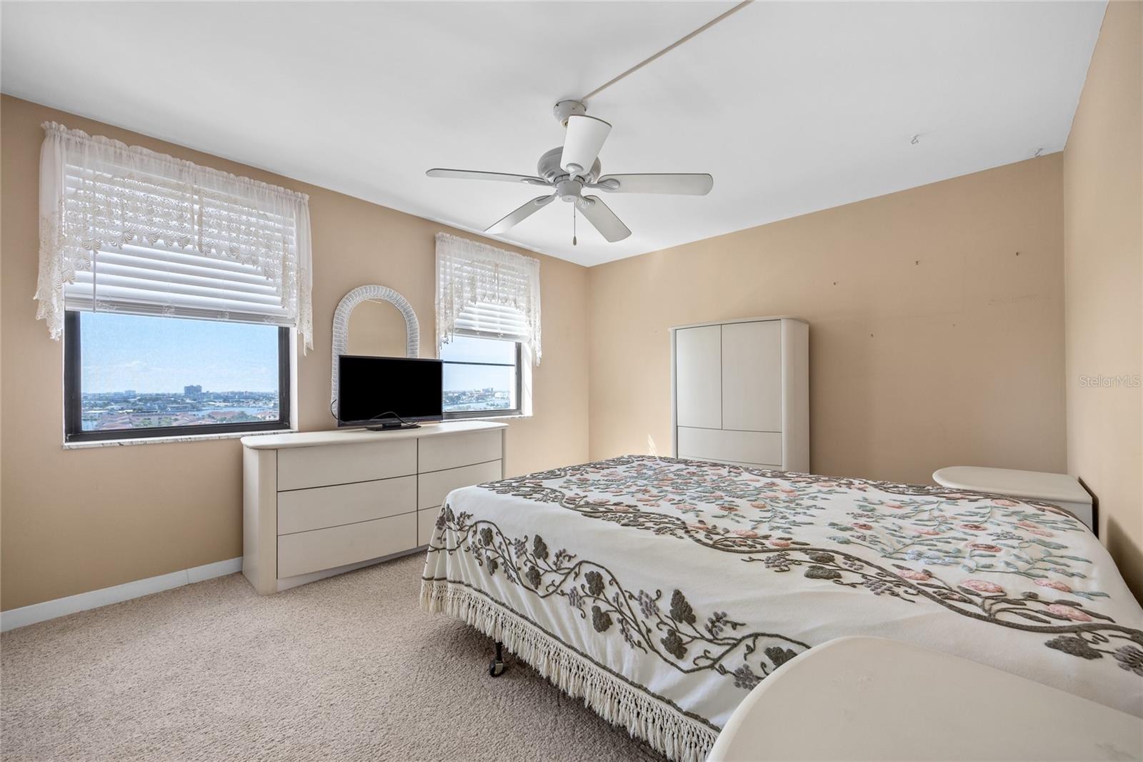 PARADISE ISLAND TOWERS CONDO - Residential