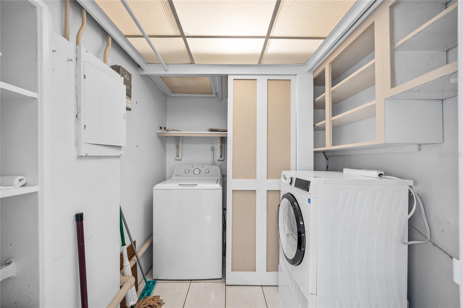 PARADISE ISLAND TOWERS CONDO - Residential