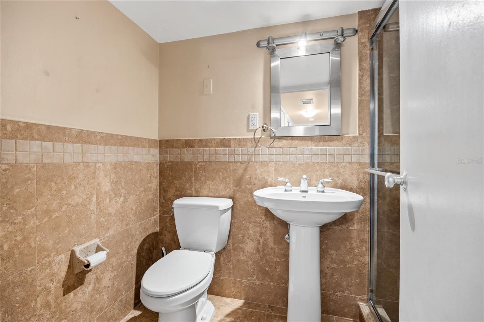 PARADISE ISLAND TOWERS CONDO - Residential