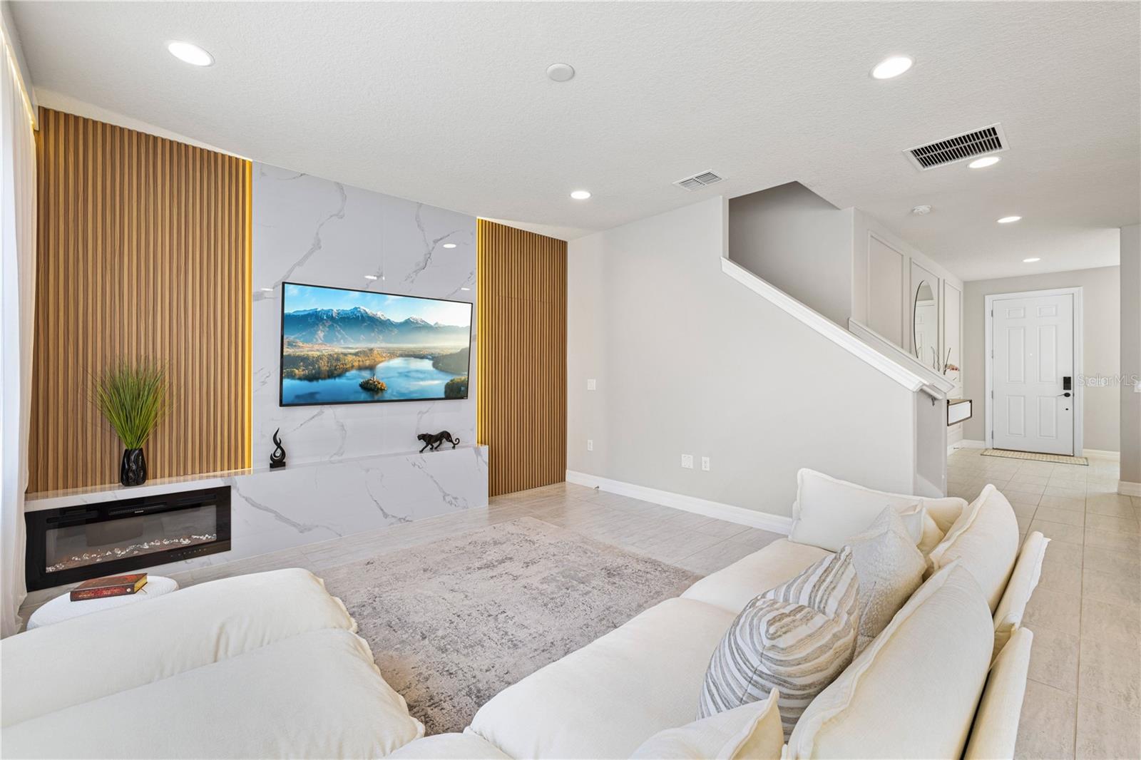 CROWN POINTE COVE - Residential